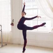 美芭蕾舞蹈家怀孕39周仍翩然起舞