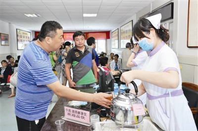 安徽省中医院组织专家研制的凉茶