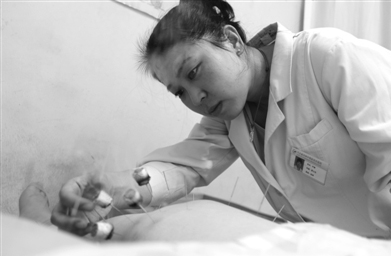 河北省沧州中西医结合医院用温针灸治疗膝痹