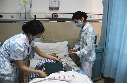 中药“热熨疗法”在重庆市永川区中医院受到患者欢迎